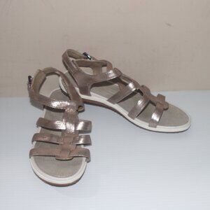 NWOT GEOX RESPIRA SANDALS - 9 - PLATINUM
